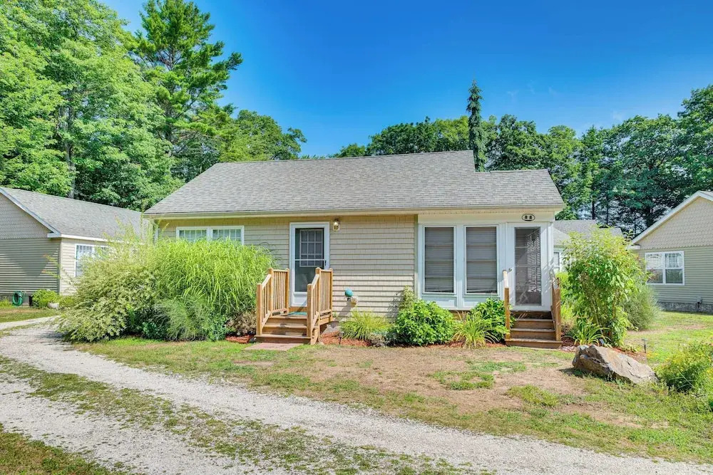 Charming Coastal Cottage with Pool Access!