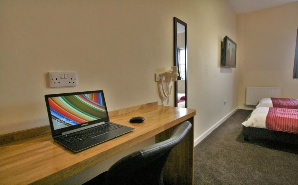 Central Hotel Gloucester by RoomsBooked