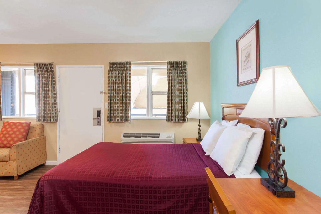 Travelodge by Wyndham San Diego SeaWorld
