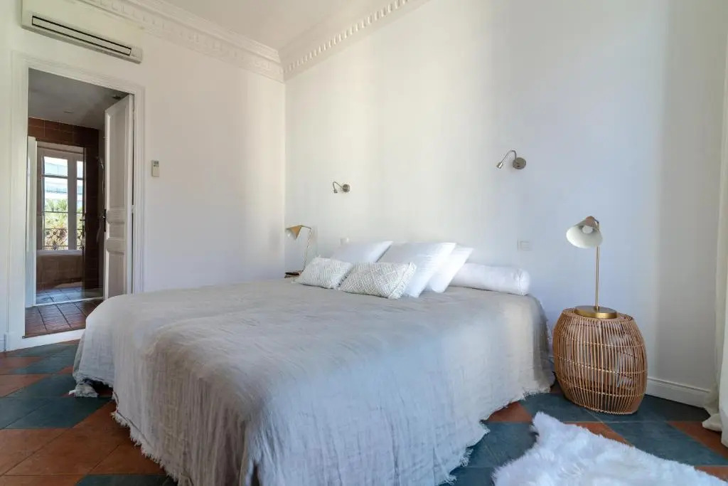 La Guitare 33 - Nice And Spacious 1br Apartment in Center of Cannes, Right Behind Grand Hotel