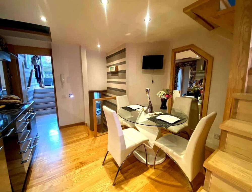Stylish London Flat With Private Patio