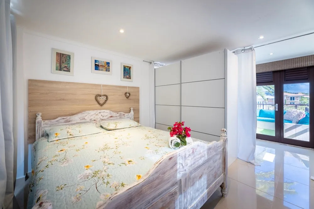 Beautiful Villa with pool near the beach for groups