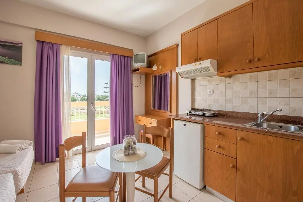 Danelis Studios & Apartments