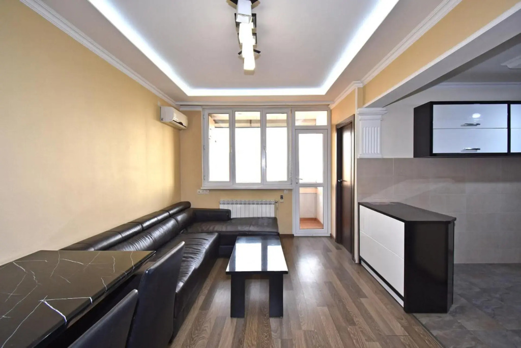 Yeznik Koghbatsi - Amiryan crossroads 1 bedroom comfy apartment with Balcony KO100