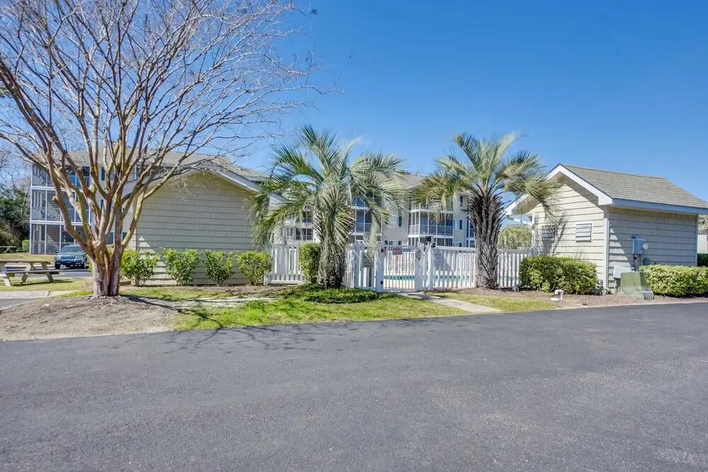 Walk to Beach: North Myrtle Beach Condo w/ Sunroom