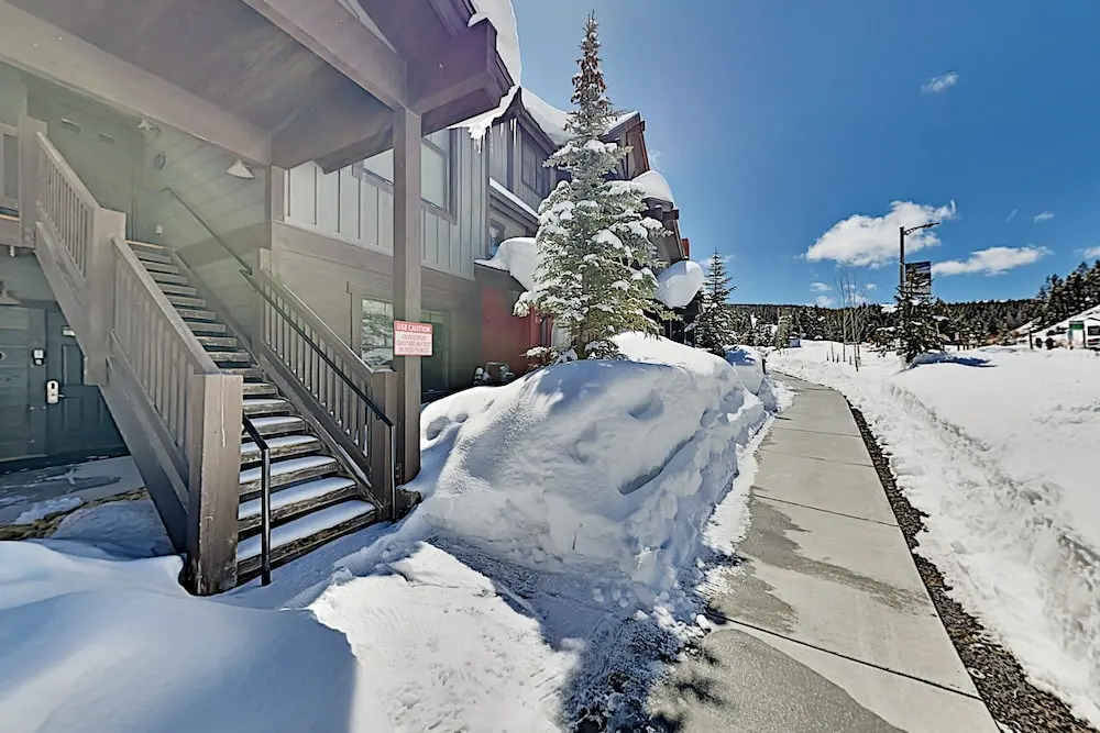 Slopeside : Hot Tub, Walk To Lifts & Village! 2 Bedroom Condo