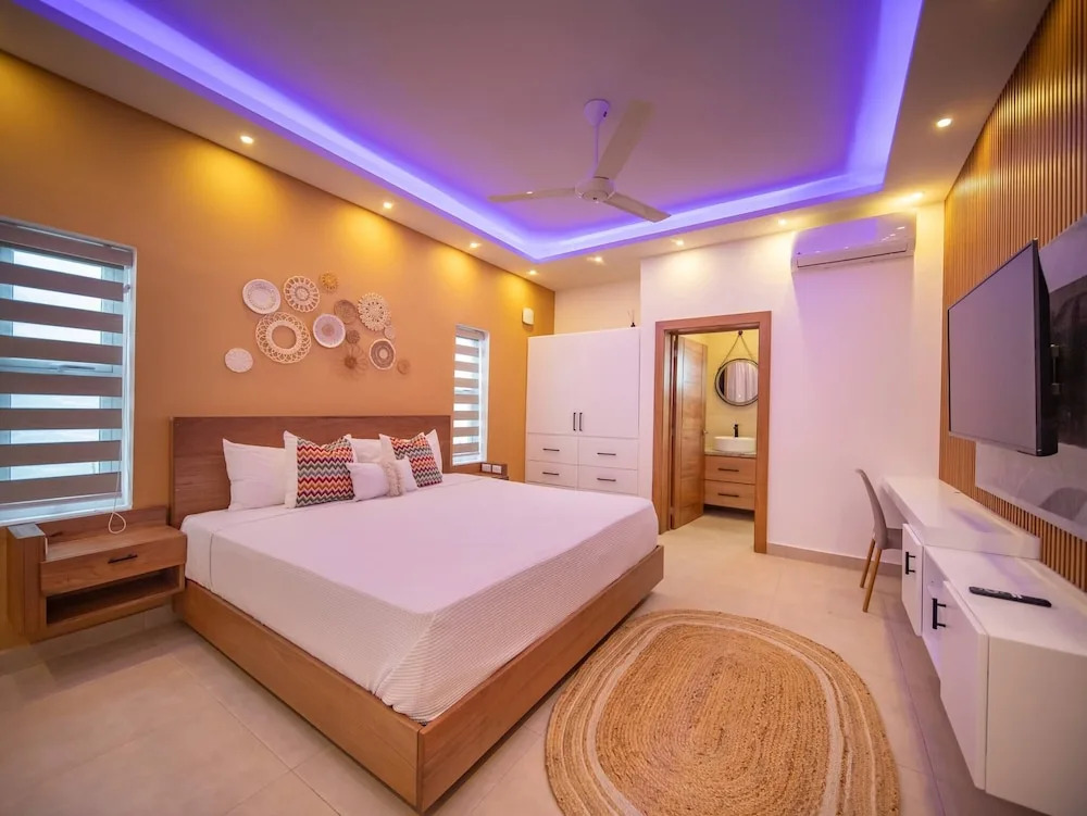Green Palace - 7br Luxury Villa in Sosua 3mins from strip plus 24hr security