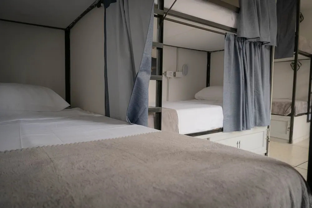 DeRequka Hostel