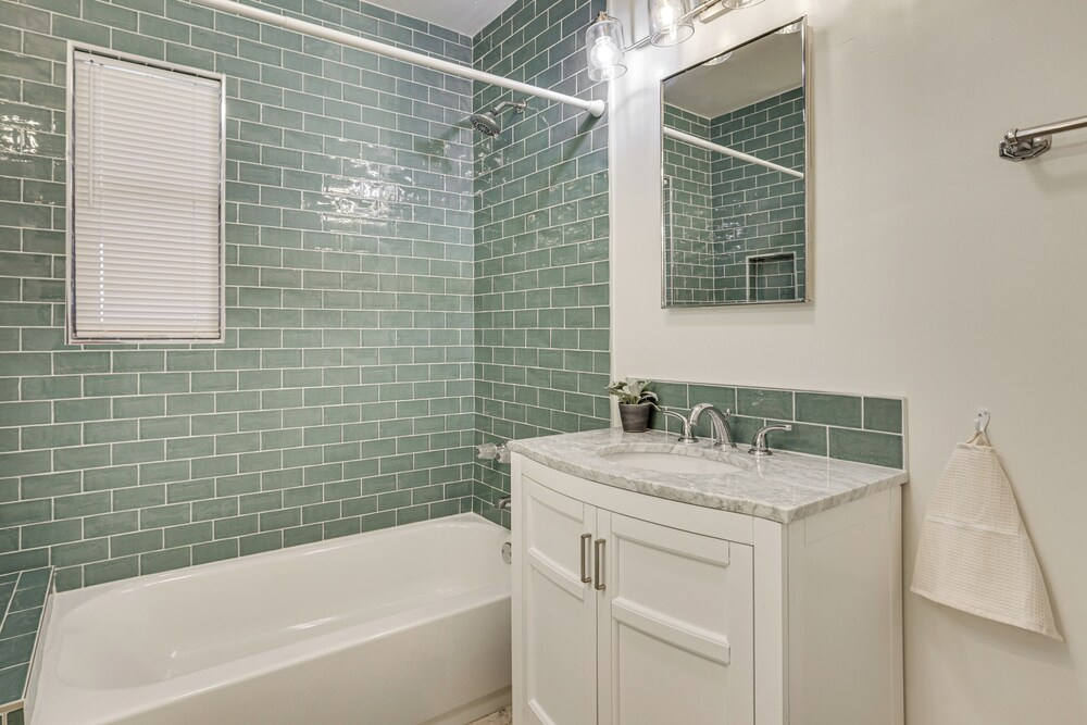 Walkable Uptown Gem! 3 Mi to Phoenix Mtns Preserve