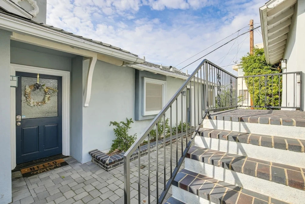 Convenient Whittier Retreat: Furnished Deck, Views