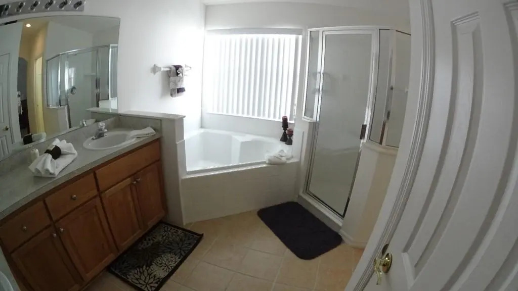 916 Balmoral Dr. 4 Bedrooms, 3 Bathrooms