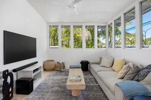 Iluka, Luxurious Riverfront Retreat
