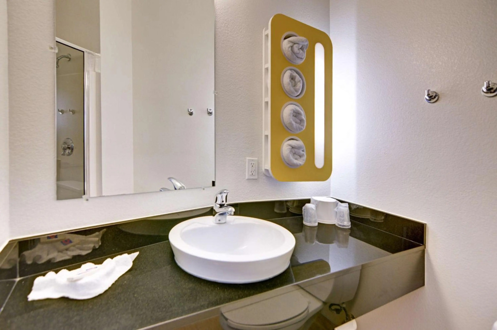 Motel 6-Roanoke, TX - Northlake - Speedway