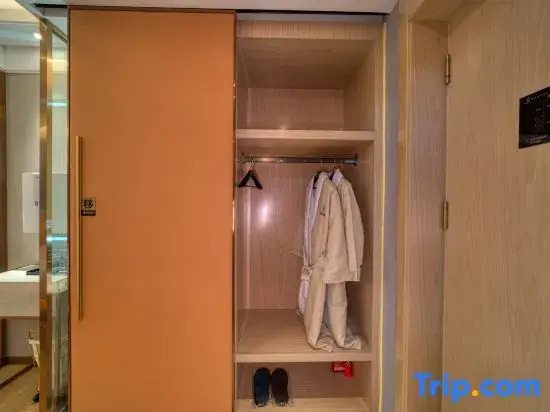 Toumi Light Luxury Hotel