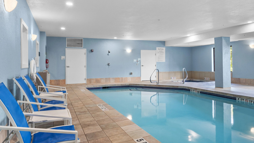 Holiday Inn Express Hotel & Suites Manchester - Airport by IHG