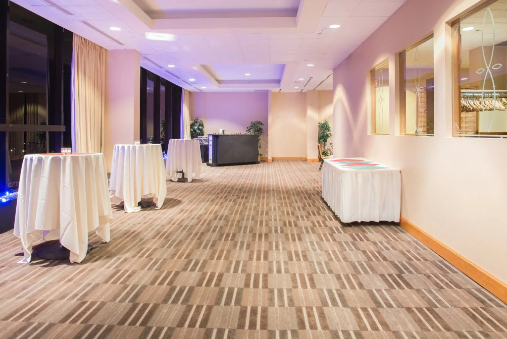 Holiday Inn & Suites Pittsfield-Berkshires by IHG