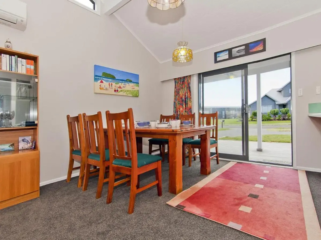 Sea Breeze - Whangamata Holiday Home