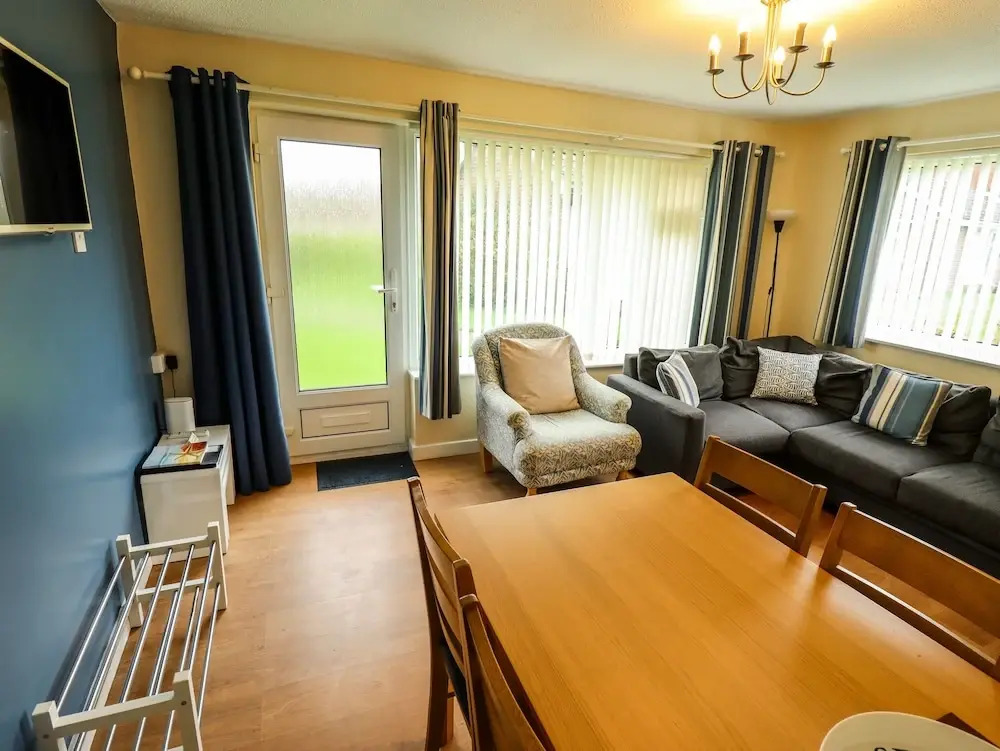 8 Royal Chalet Park
