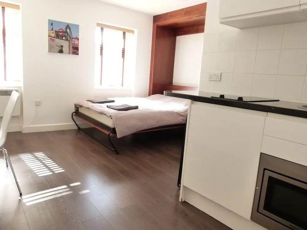 SS Property Hub - City of London Studio Apartment 3