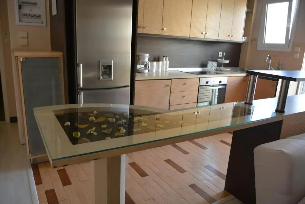 Modern apartment, 5΄ walk from central metro station