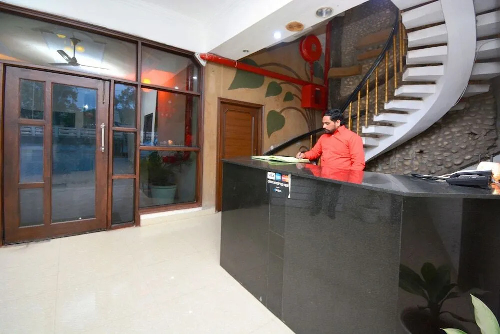 Hotel Ra Flora by OYO Rooms