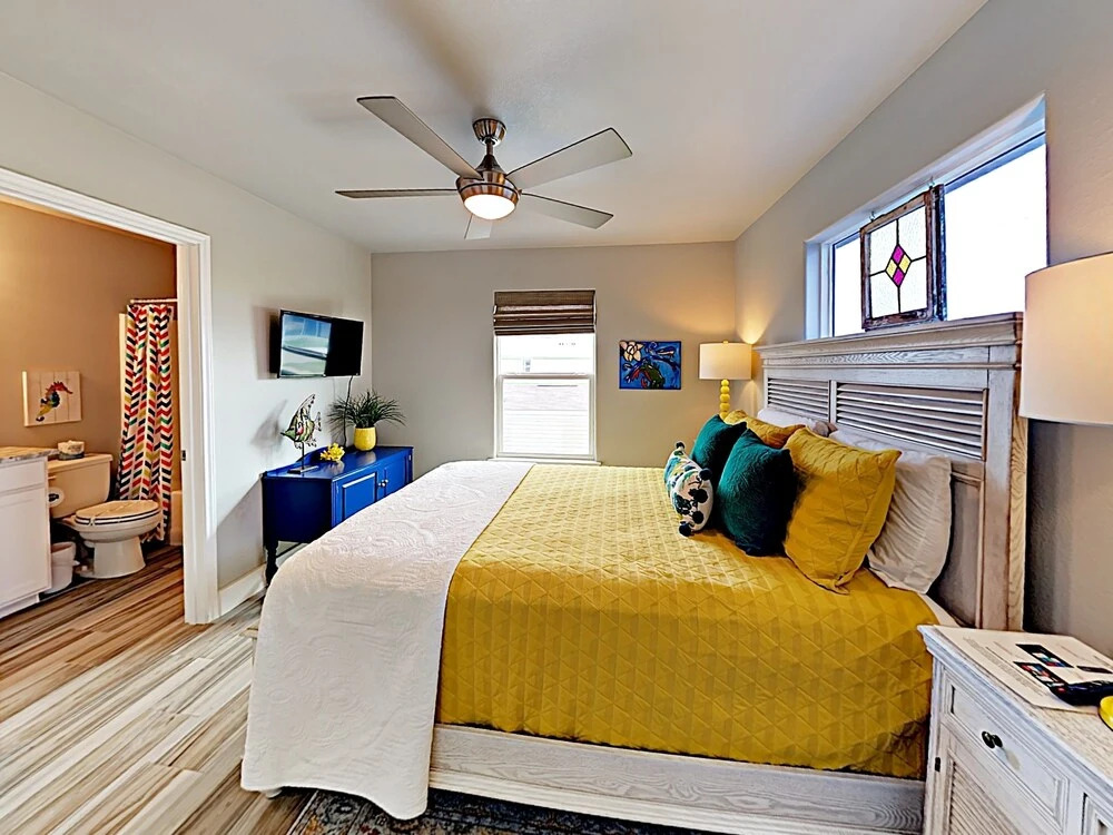 CasaTitos on Station Street - 4 Br Home