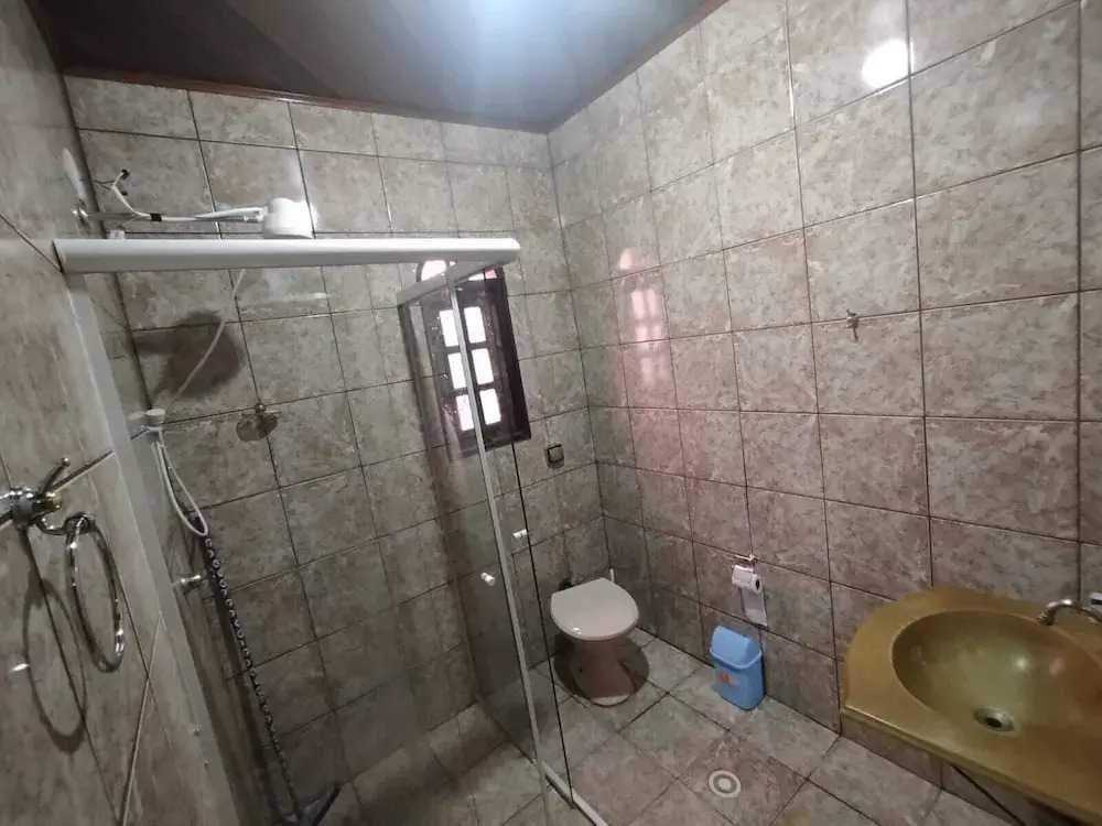 Haja Luz Casa Pousada 2 no Centro de Itaquaquecetuba