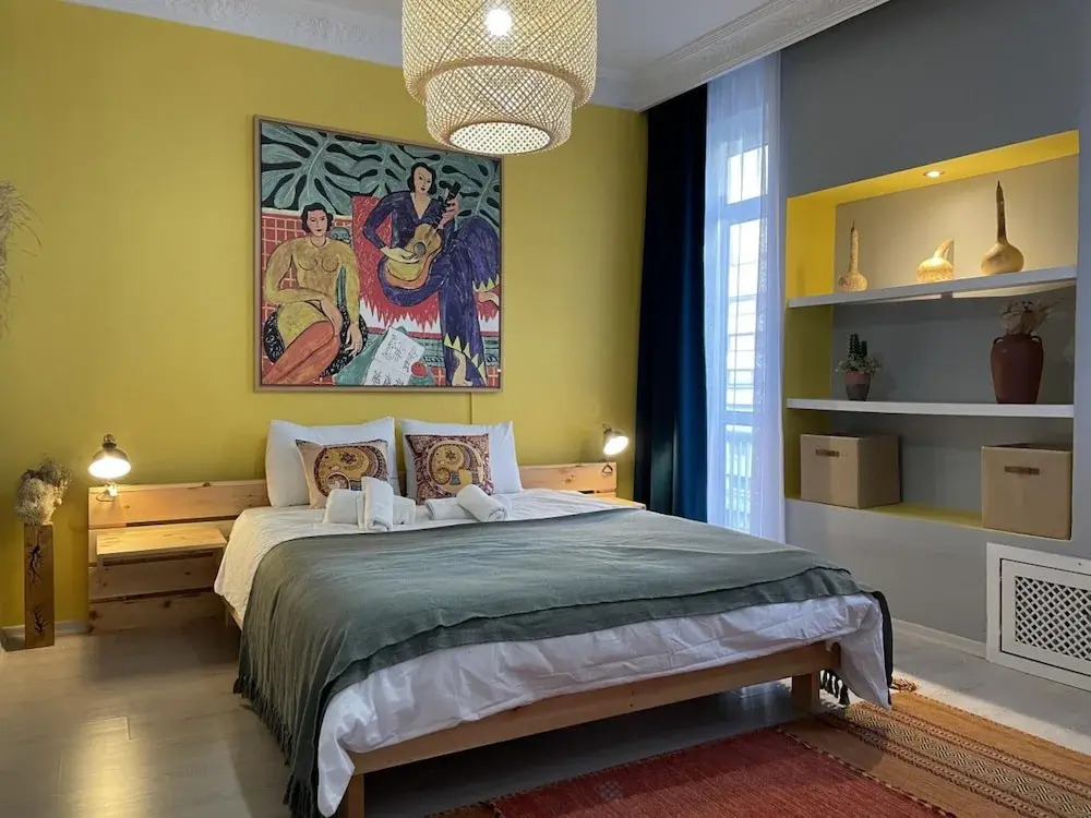 Bohemian Flat in Nisantasi With Central Location