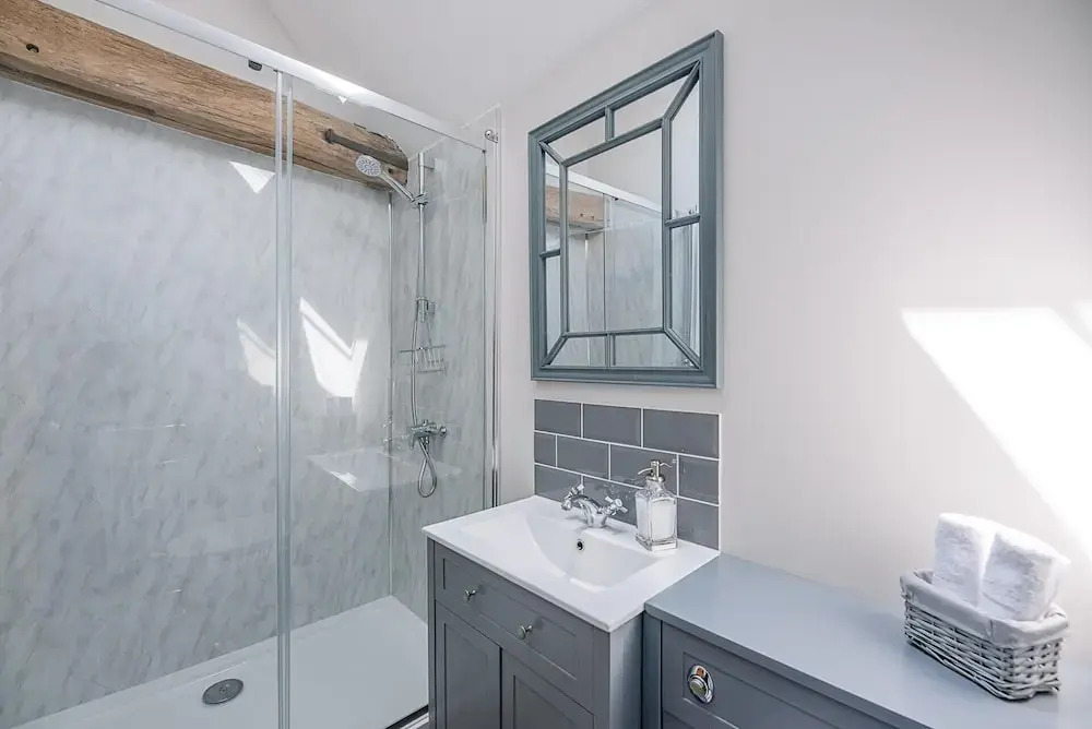 Chapel Cottage at Pond Hall Farm, Stunnning Property with Private Hot Tub, Hadleigh