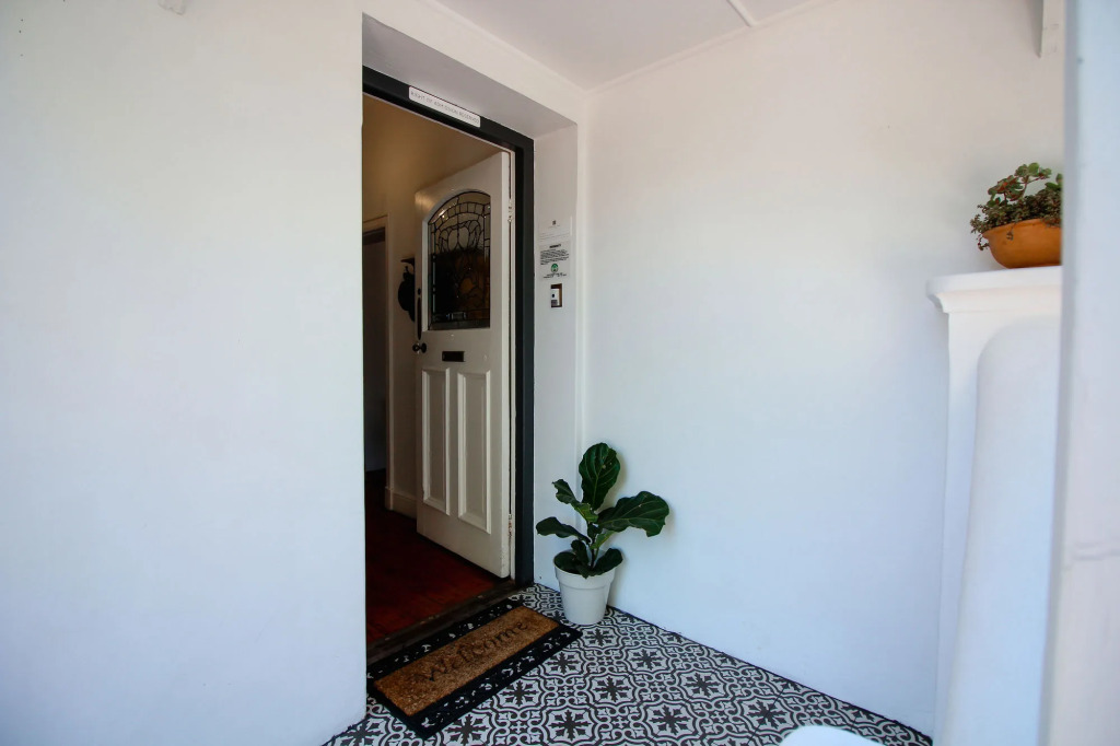 Whispering Oaks Guest House