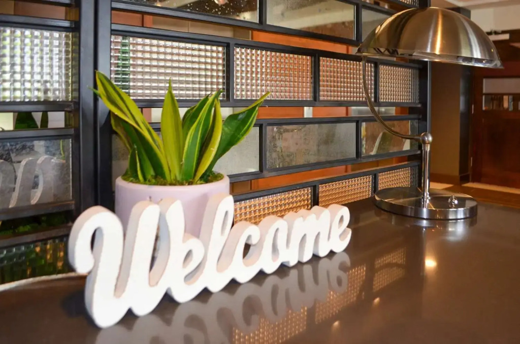 Radisson Hotel Detroit Metro Airport