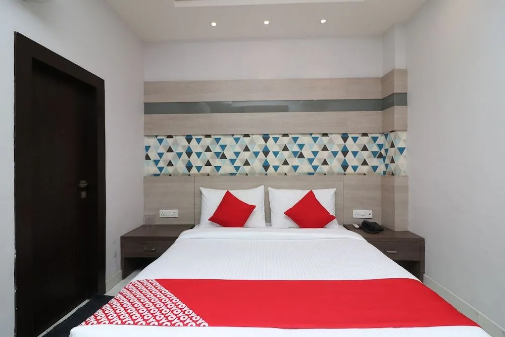 Oyo Flagship 29055 Megha Inn Charbagh