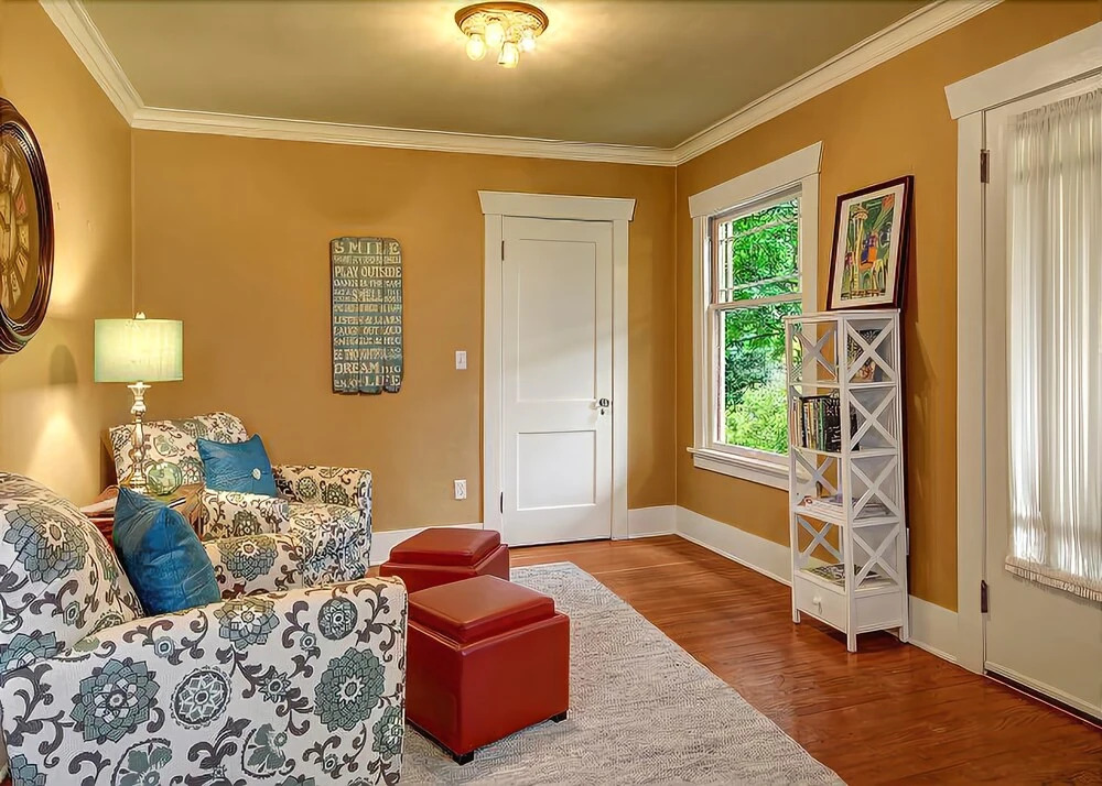 Phinneywood Bungalow - Two Bedroom Home with Fireplace