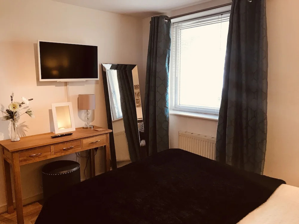 1 Bed Luxe Dockland Apartment - Free parking