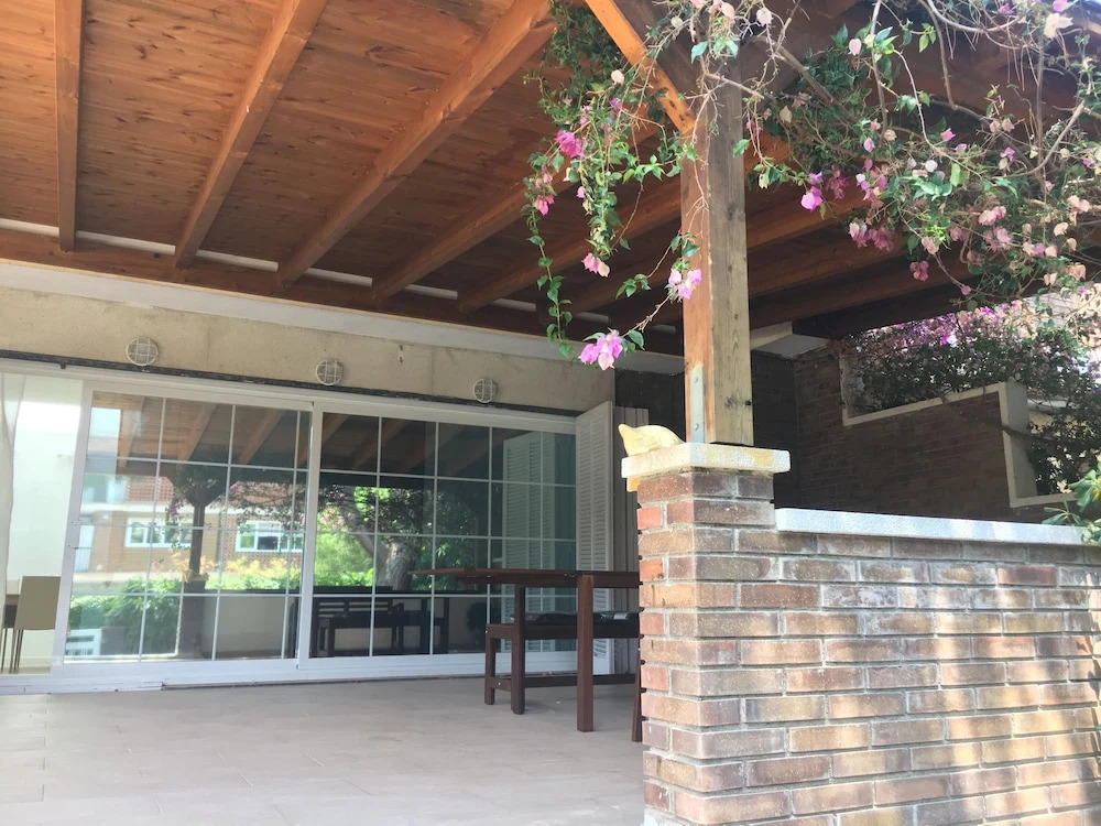 Kahakai Beach Apartments