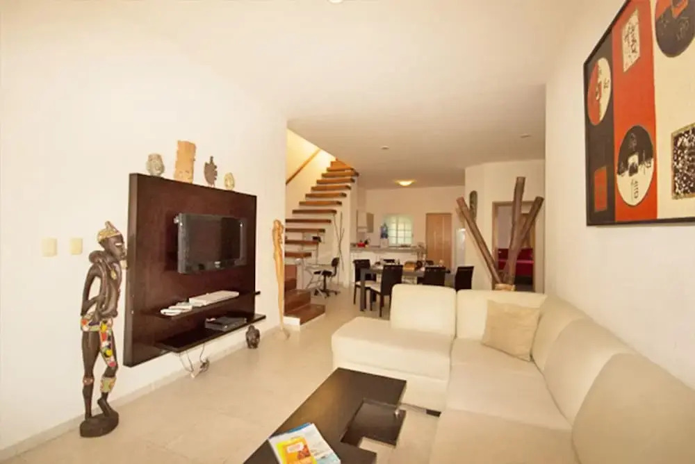 Las Olas 304 by PRP