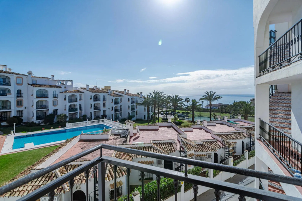 RDM33 -  2 bed apartment close to beach
