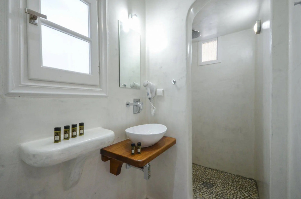 Ostria Hotel