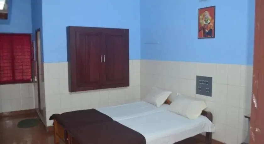Parakkal Tourist Home