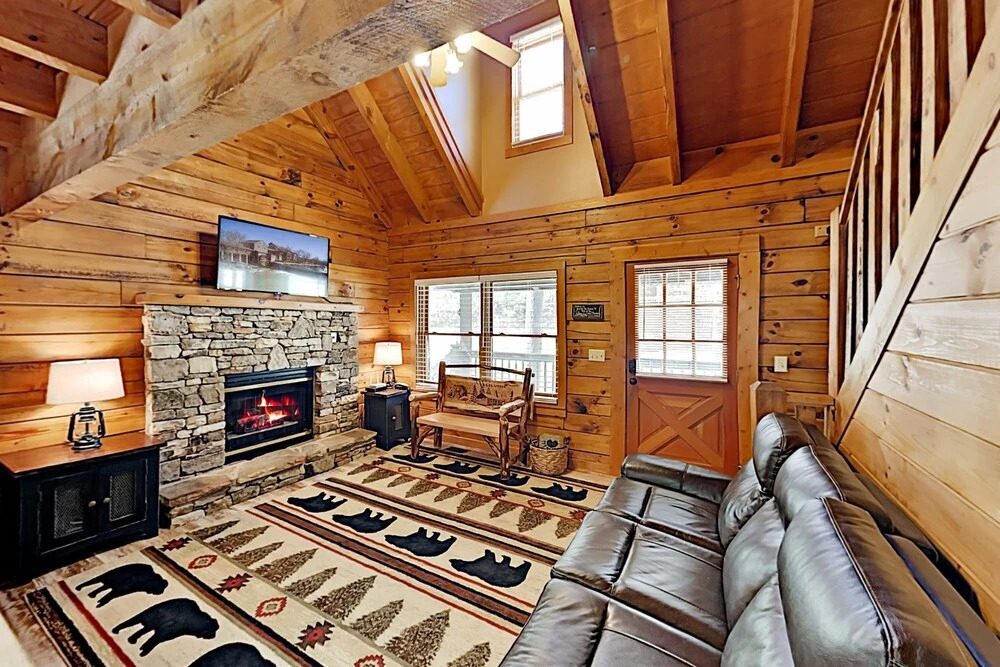 Secluded Creekside W/ Private Hot Tub 4 Bedroom Cabin