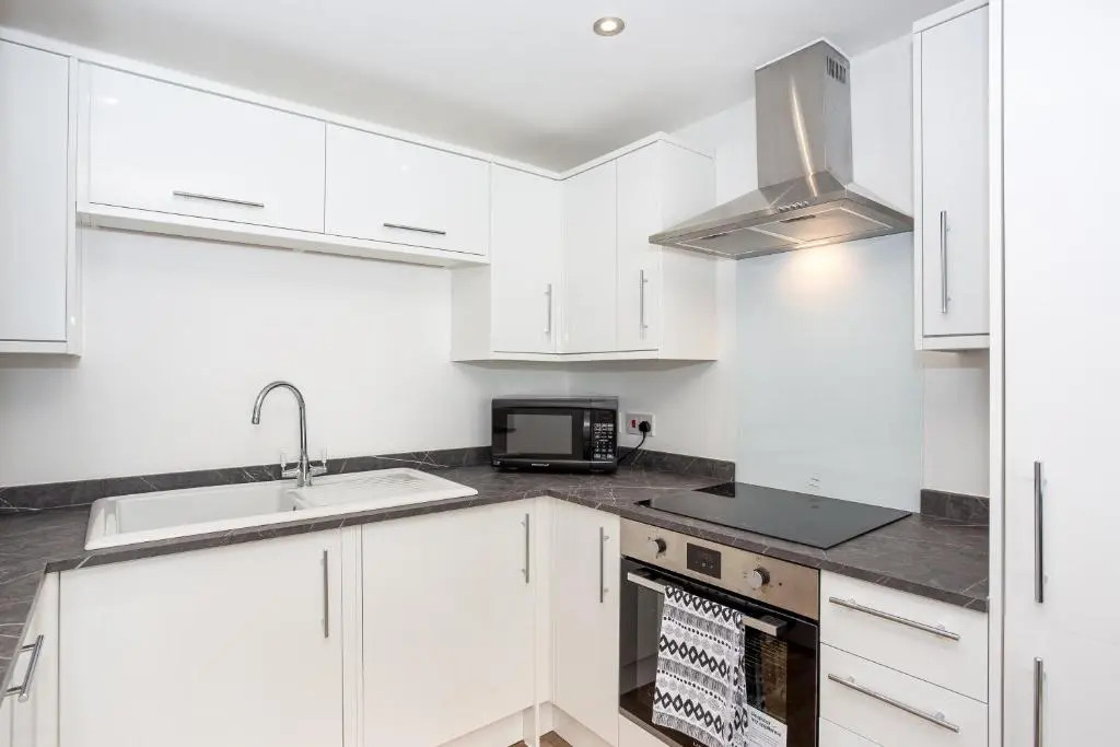 Preston Mews - Hot Tub, Parking, Sleeps 8!