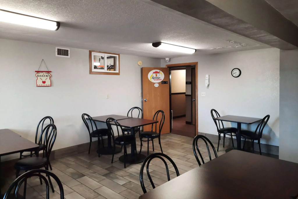 Super 8 by Wyndham Watertown