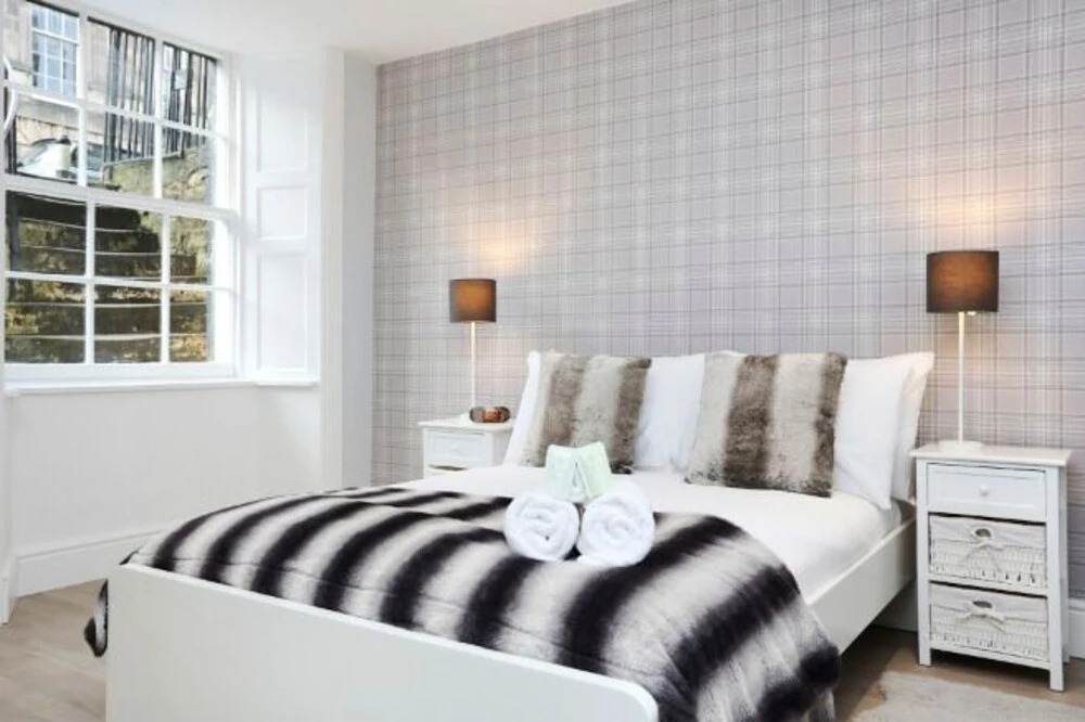 Modern, Stylish Apt. in Excellent Central Location