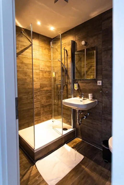 Huxx Rooms
