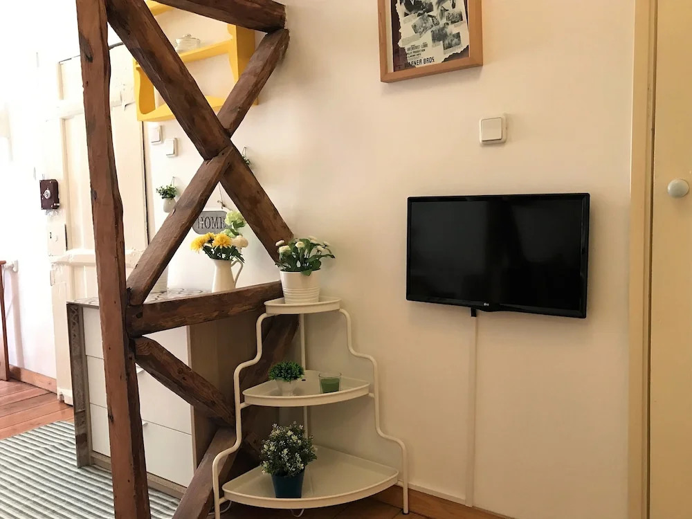 Typical studio in great location Tram 28