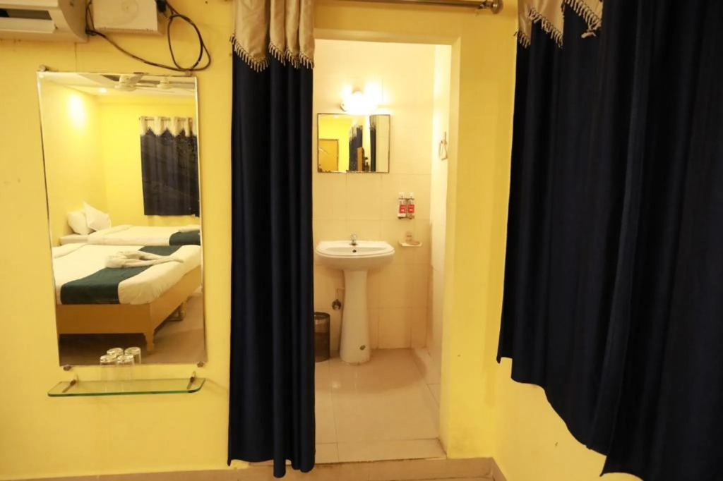 Sravanthy Inn