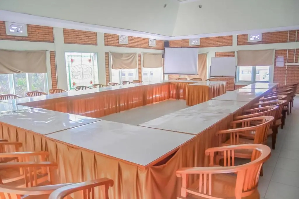 Urbanview Hotel Syariah Insani Cisarua Puncak