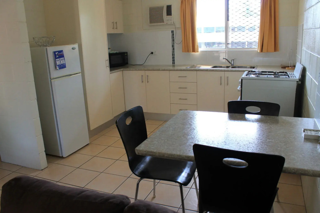 Oasis Inn Apartments
