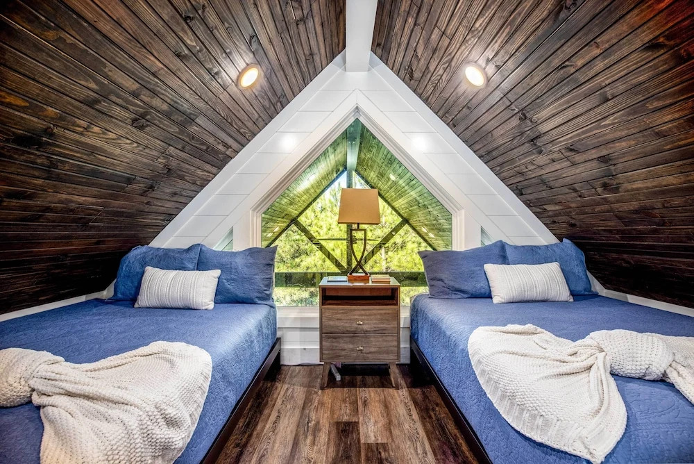 'painted Sky' Modern Broken Bow Cabin w/ Hot Tub!
