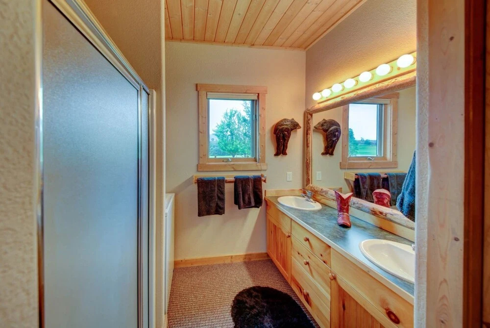PV - Yellowstone River Retreat